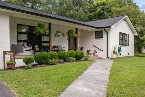 4273 Main St W