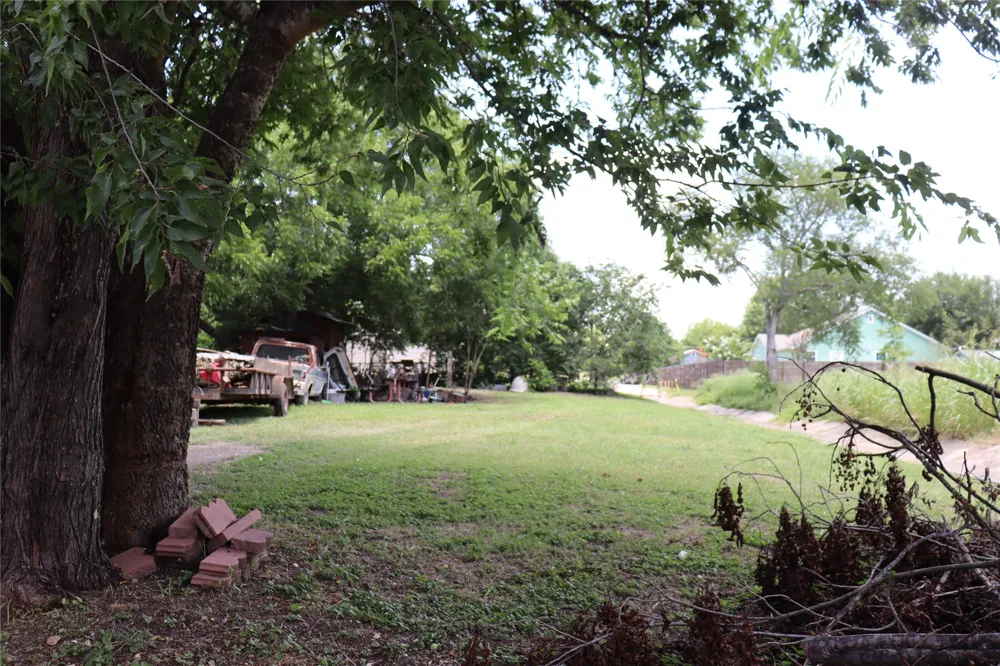 801 Tank Street Lockhart, TX 78644
