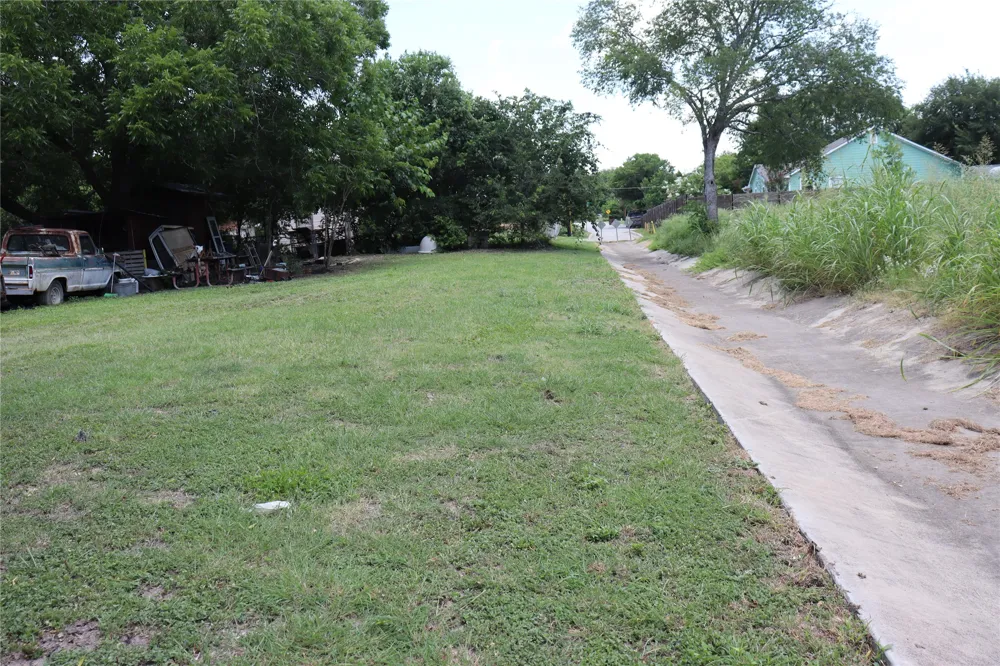 801 Tank Street Lockhart, TX 78644