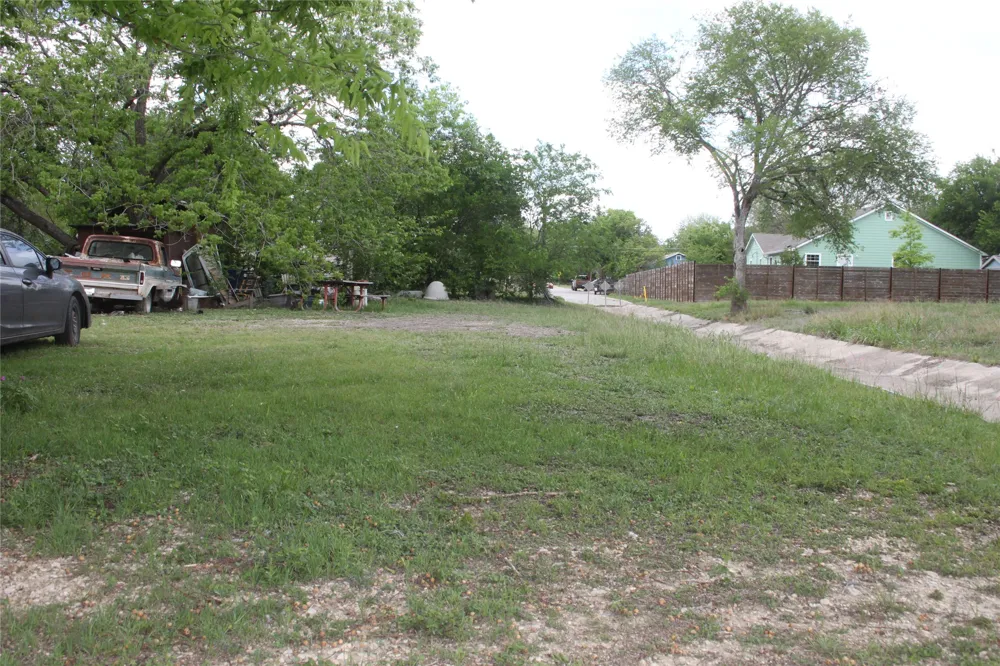 801 Tank Street Lockhart, TX 78644
