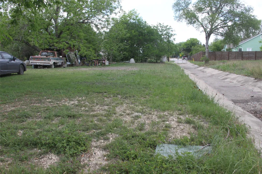 801 Tank Street Lockhart, TX 78644