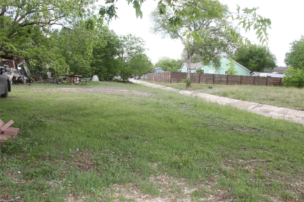 801 Tank Street Lockhart, TX 78644