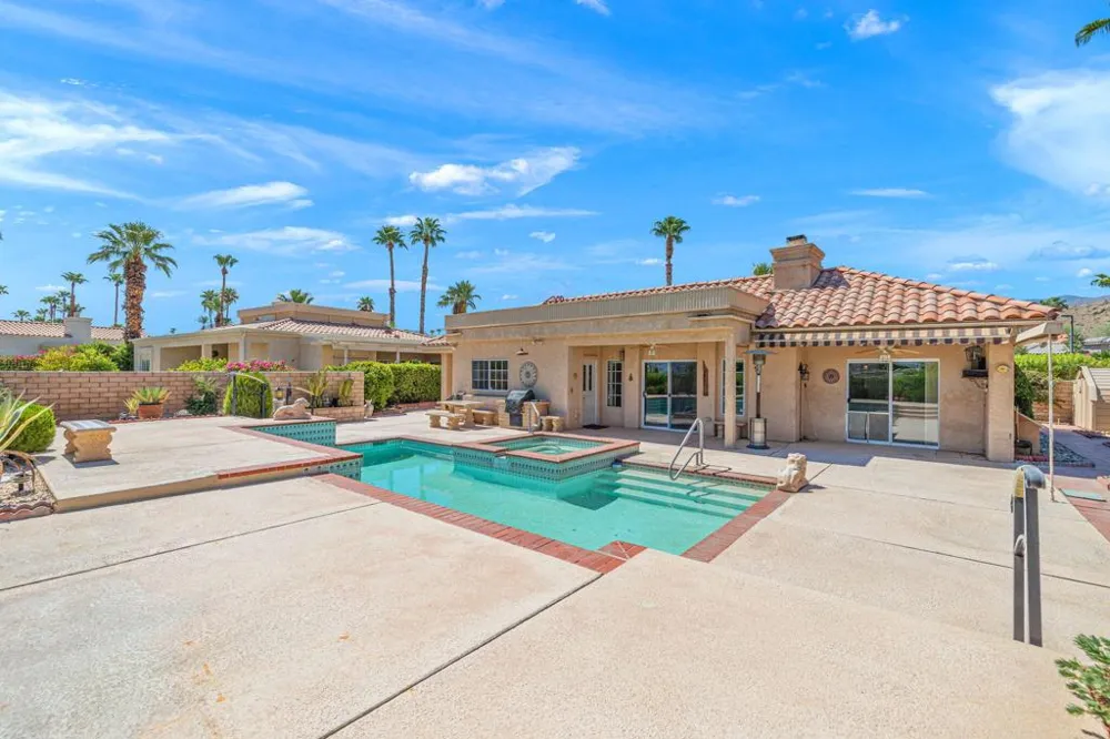 102 Chelsea Circle Palm Desert, CA 92260