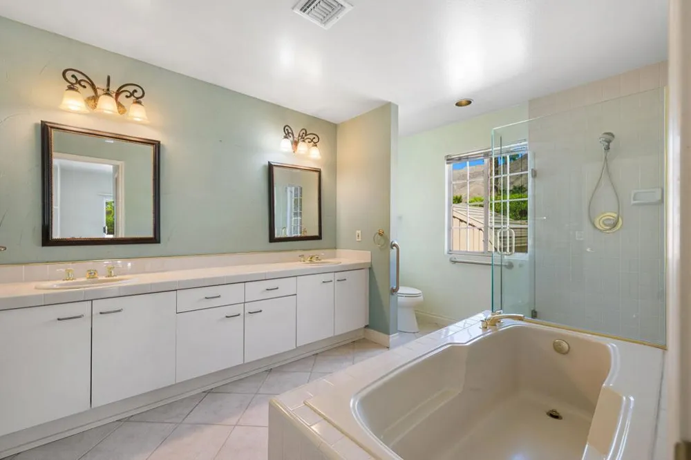 102 Chelsea Circle Palm Desert, CA 92260