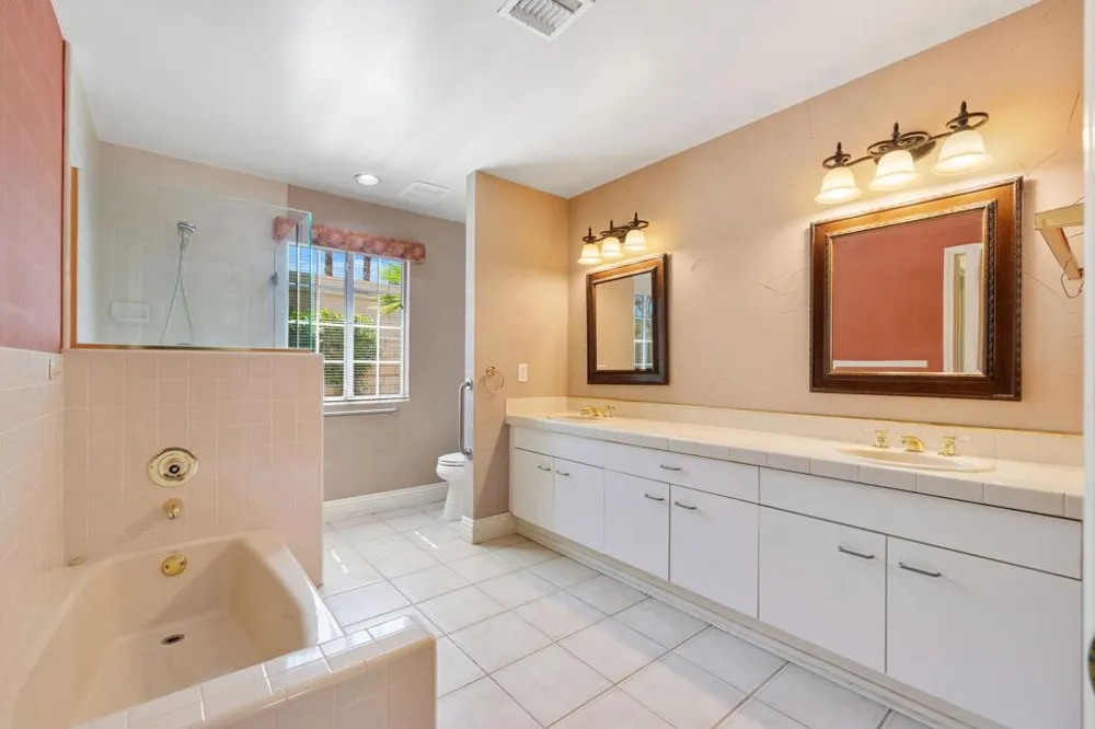 102 Chelsea Circle Palm Desert, CA 92260