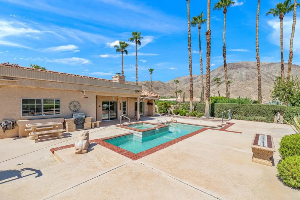 102 Chelsea Circle Palm Desert, CA 92260