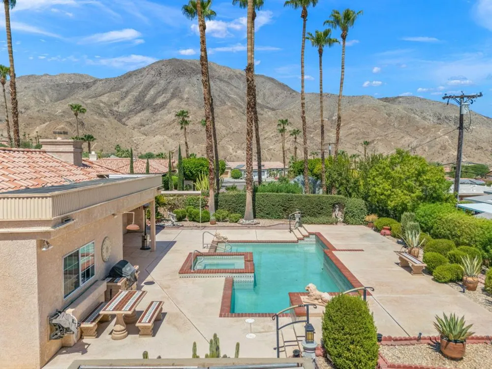 102 Chelsea Circle Palm Desert, CA 92260