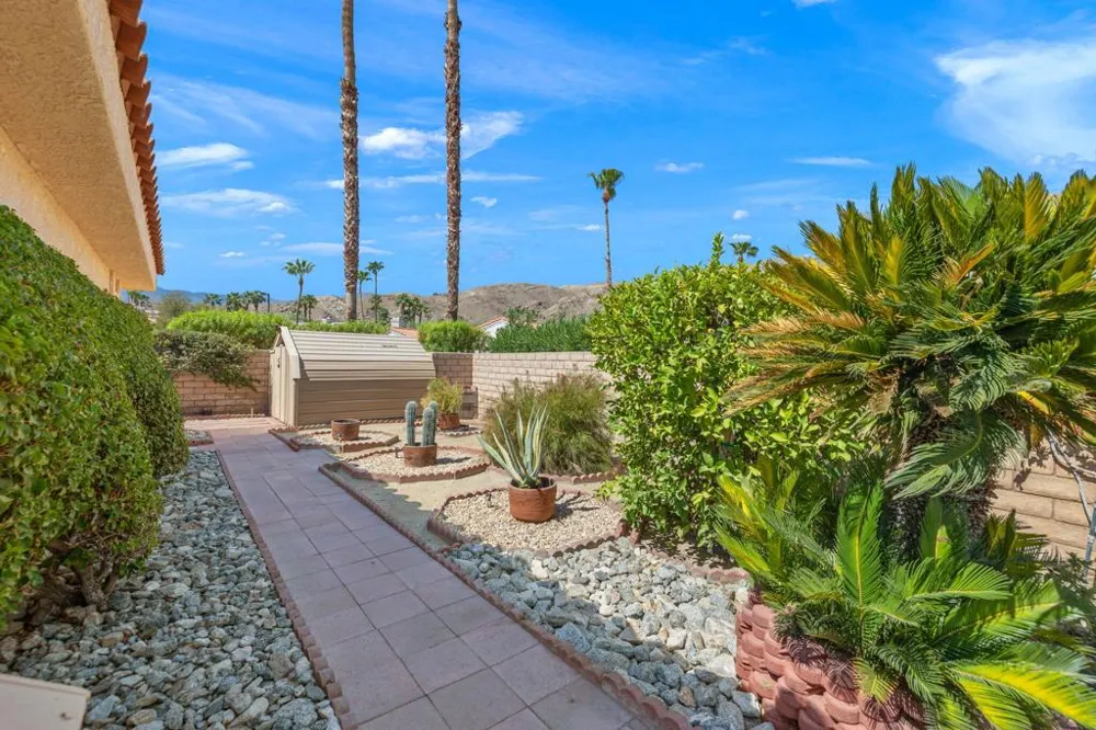 102 Chelsea Circle Palm Desert, CA 92260