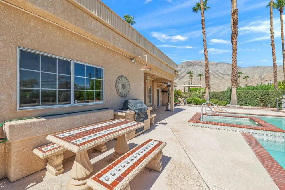 102 Chelsea Circle Palm Desert, CA 92260