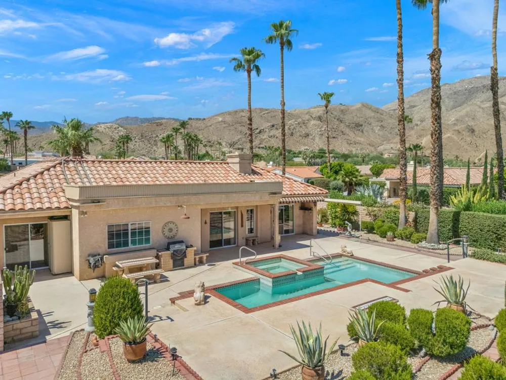 102 Chelsea Circle Palm Desert, CA 92260