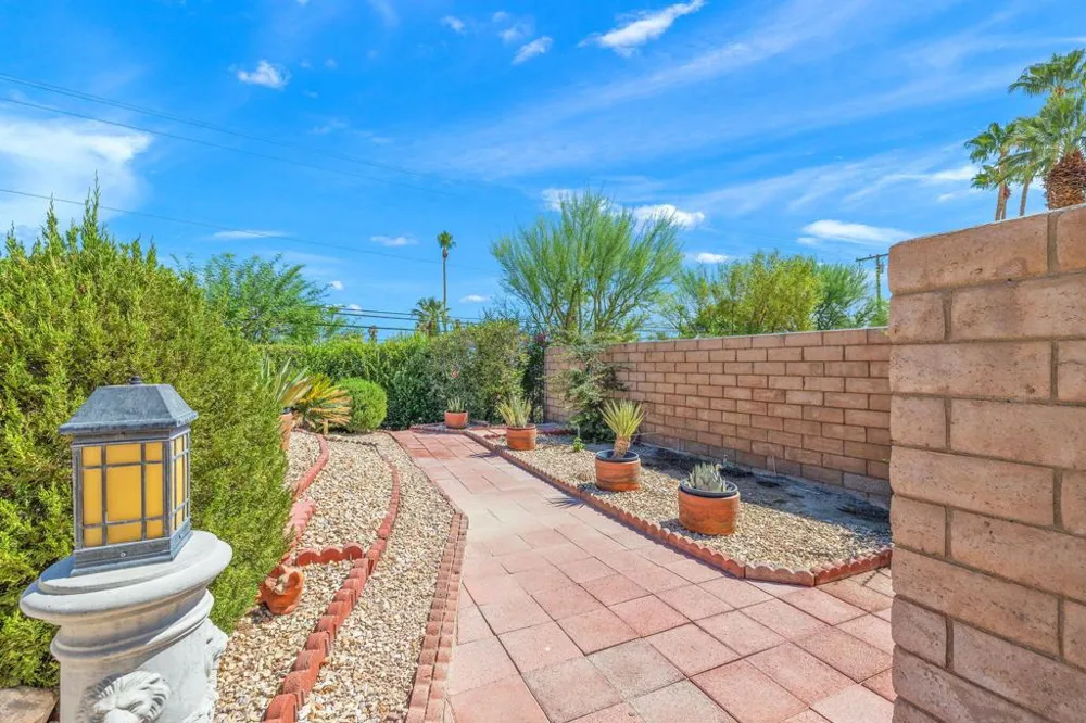 102 Chelsea Circle Palm Desert, CA 92260