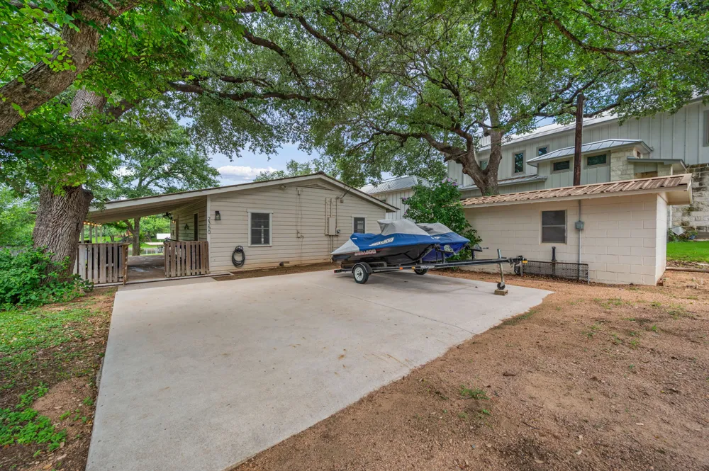 2350 Wisteria Drive Kingsland, TX 78639