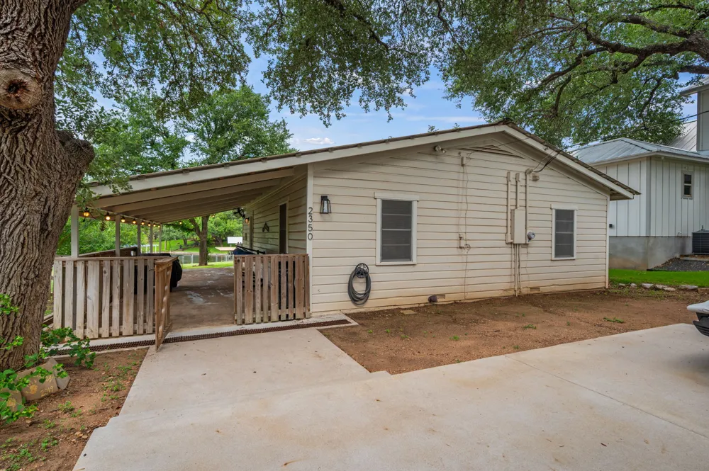 2350 Wisteria Drive Kingsland, TX 78639