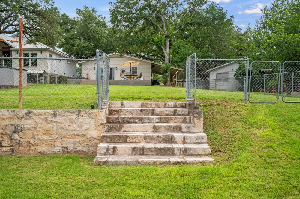 2350 Wisteria Drive Kingsland, TX 78639