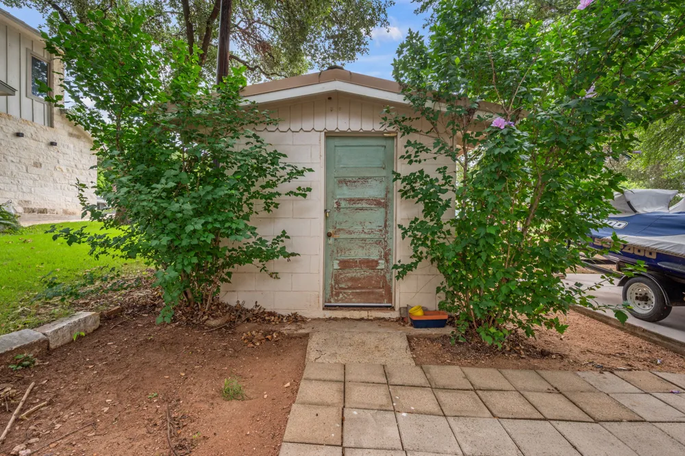 2350 Wisteria Drive Kingsland, TX 78639