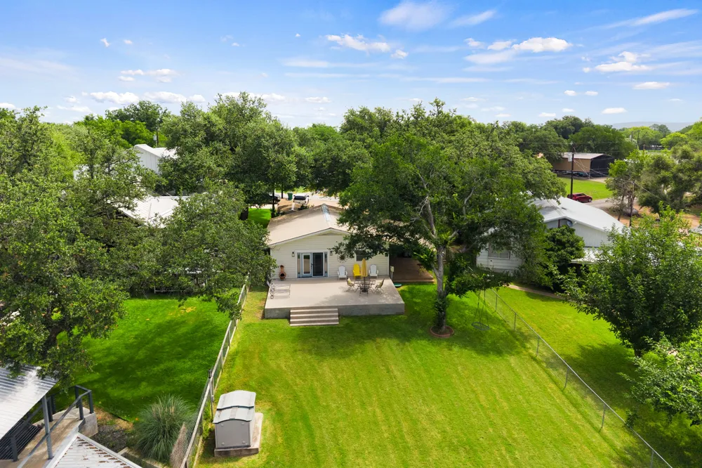 2350 Wisteria Drive Kingsland, TX 78639