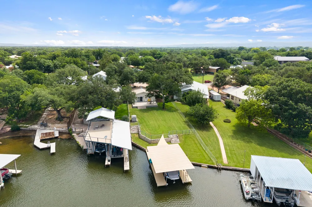 2350 Wisteria Drive Kingsland, TX 78639