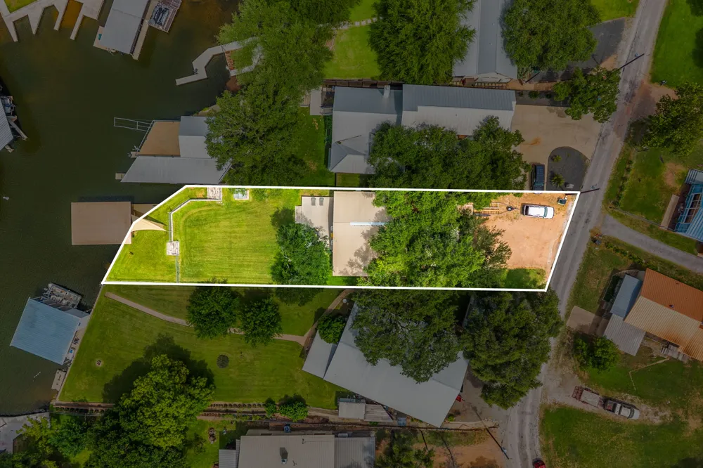 2350 Wisteria Drive Kingsland, TX 78639