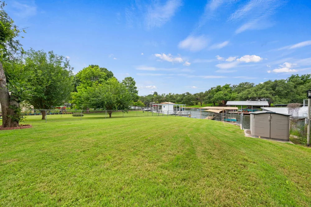 2350 Wisteria Drive Kingsland, TX 78639