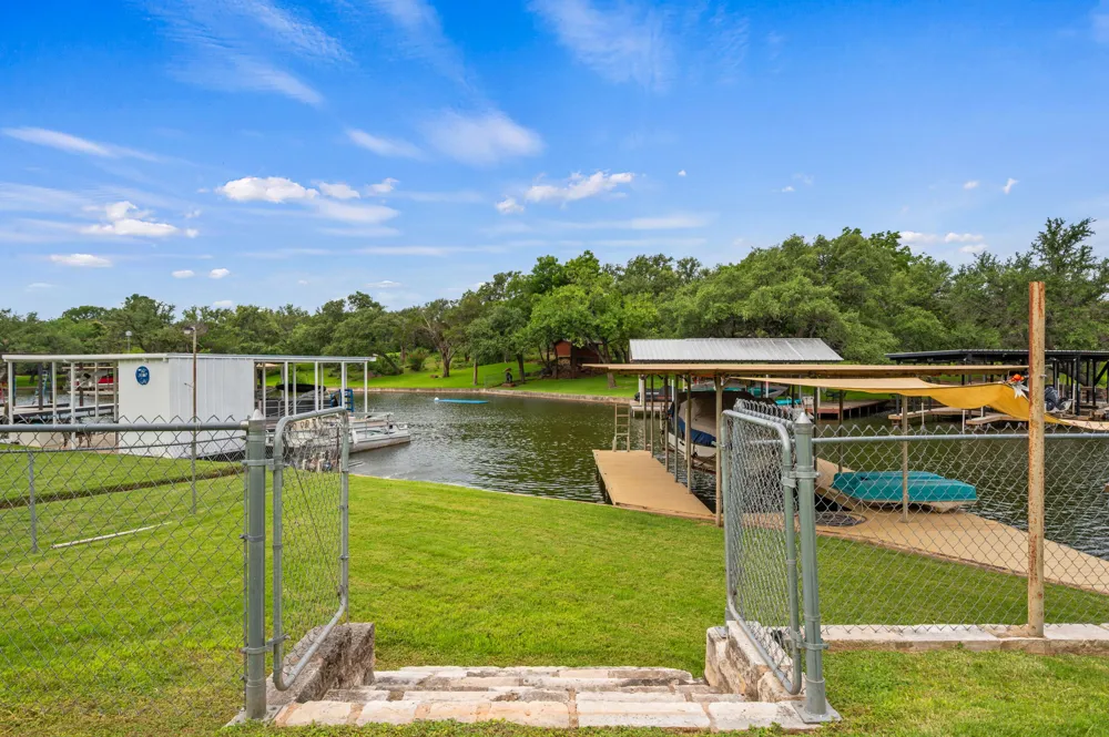 2350 Wisteria Drive Kingsland, TX 78639