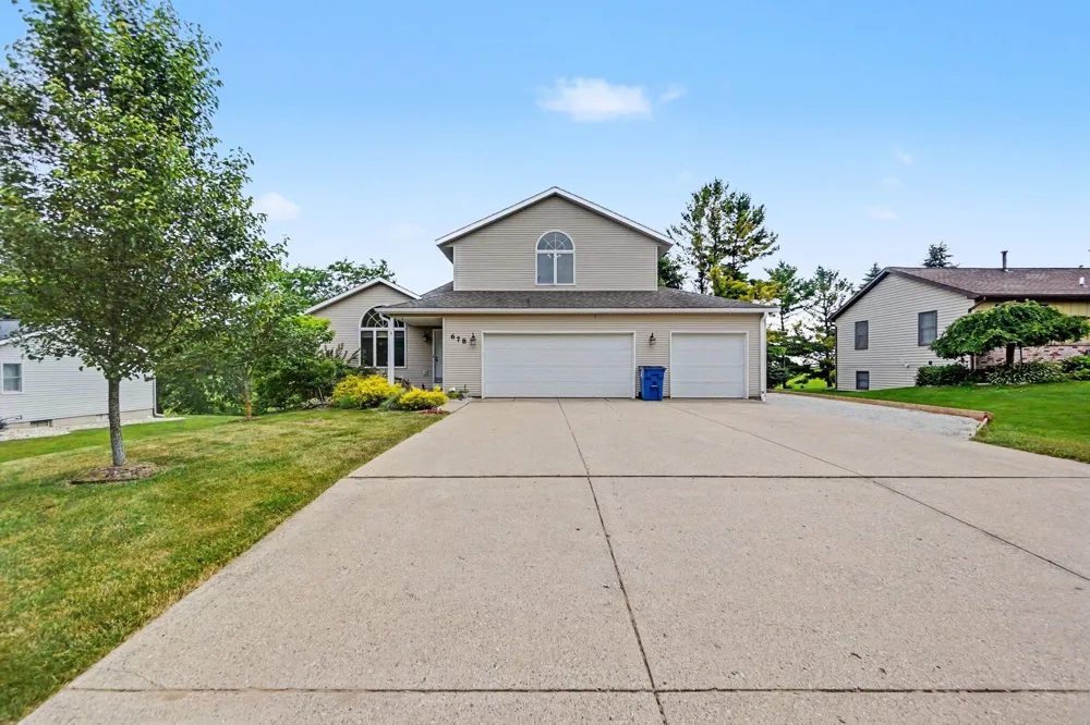 678 Apache Drive Fremont, MI 49412