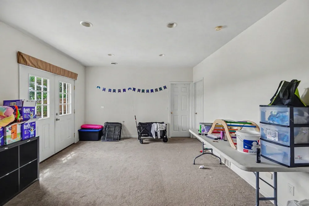 678 Apache Drive Fremont, MI 49412