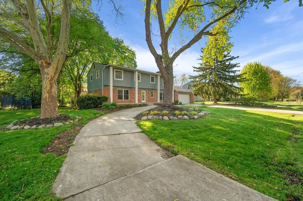7381 Cathedral Drive Bloomfield Hills, MI 48301