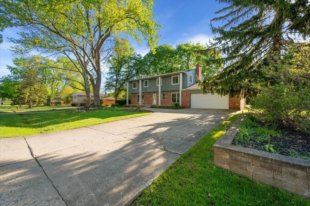 7381 Cathedral Drive Bloomfield Hills, MI 48301