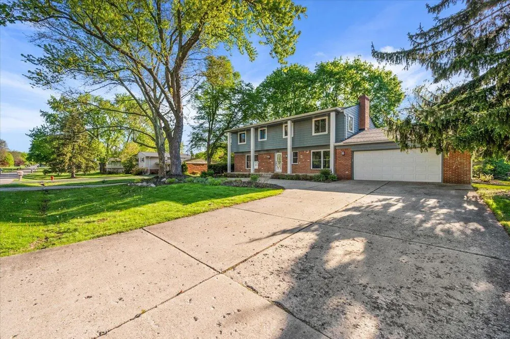 7381 Cathedral Drive Bloomfield Hills, MI 48301