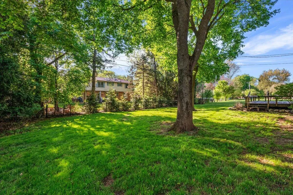 7381 Cathedral Drive Bloomfield Hills, MI 48301