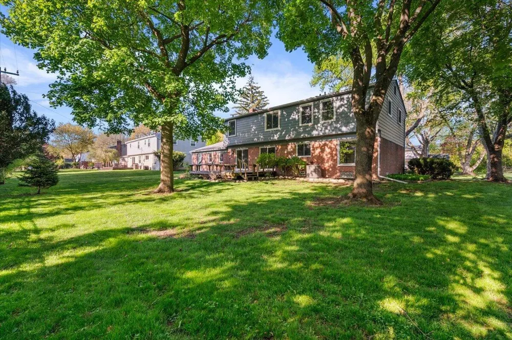 7381 Cathedral Drive Bloomfield Hills, MI 48301