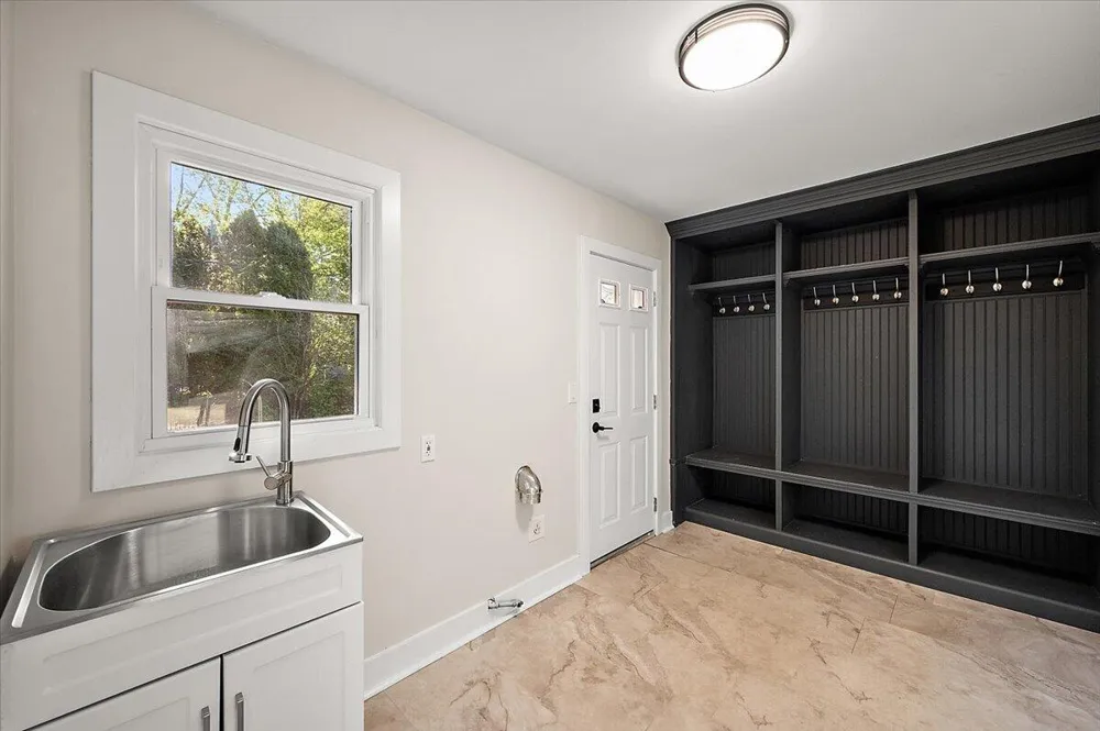 7381 Cathedral Drive Bloomfield Hills, MI 48301