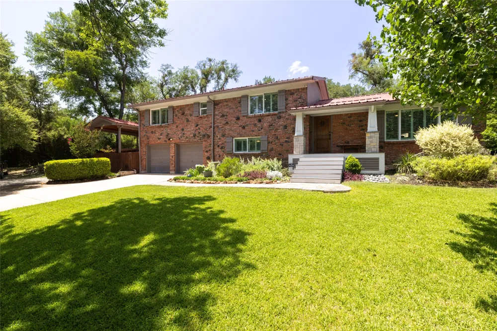 211 Crest Ridge Circle Lakeside, TX 76108