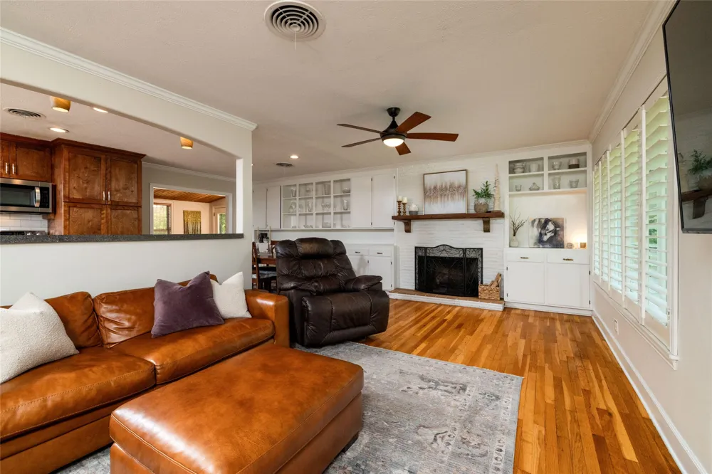 211 Crest Ridge Circle Lakeside, TX 76108