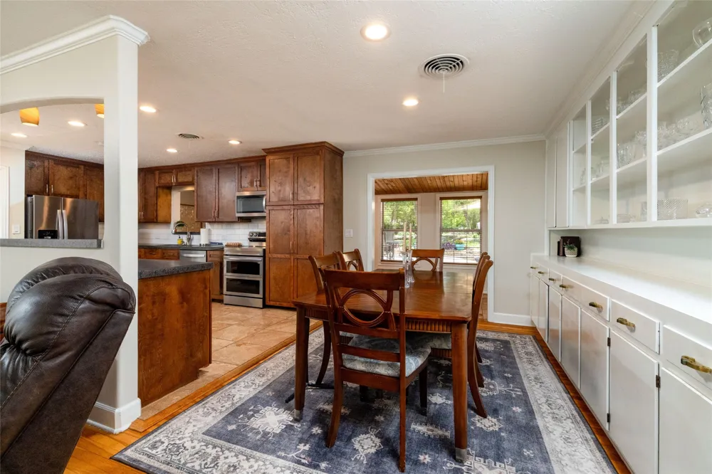 211 Crest Ridge Circle Lakeside, TX 76108