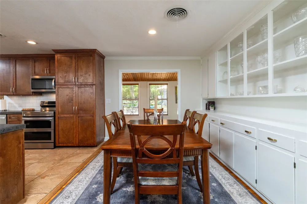 211 Crest Ridge Circle Lakeside, TX 76108