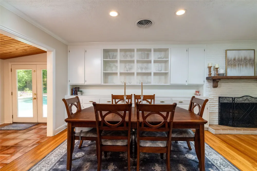211 Crest Ridge Circle Lakeside, TX 76108