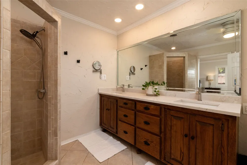 211 Crest Ridge Circle Lakeside, TX 76108