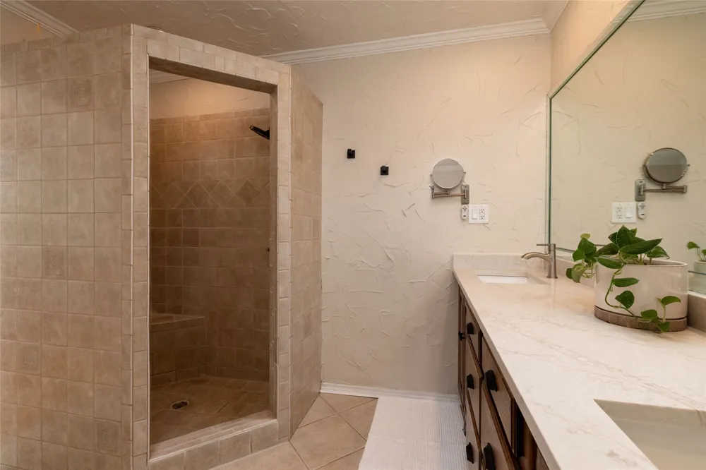 211 Crest Ridge Circle Lakeside, TX 76108