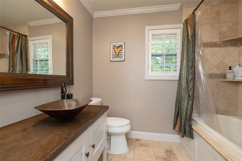 211 Crest Ridge Circle Lakeside, TX 76108