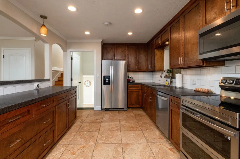 211 Crest Ridge Circle Lakeside, TX 76108