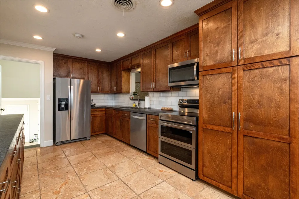211 Crest Ridge Circle Lakeside, TX 76108
