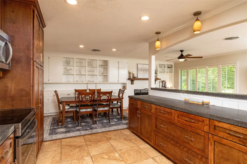 211 Crest Ridge Circle Lakeside, TX 76108