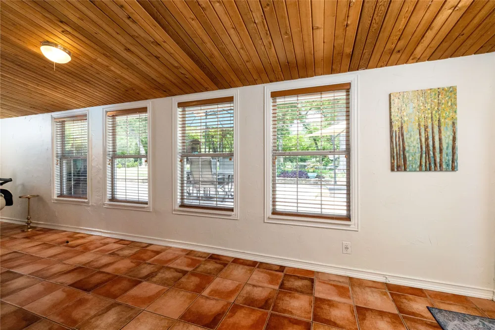 211 Crest Ridge Circle Lakeside, TX 76108