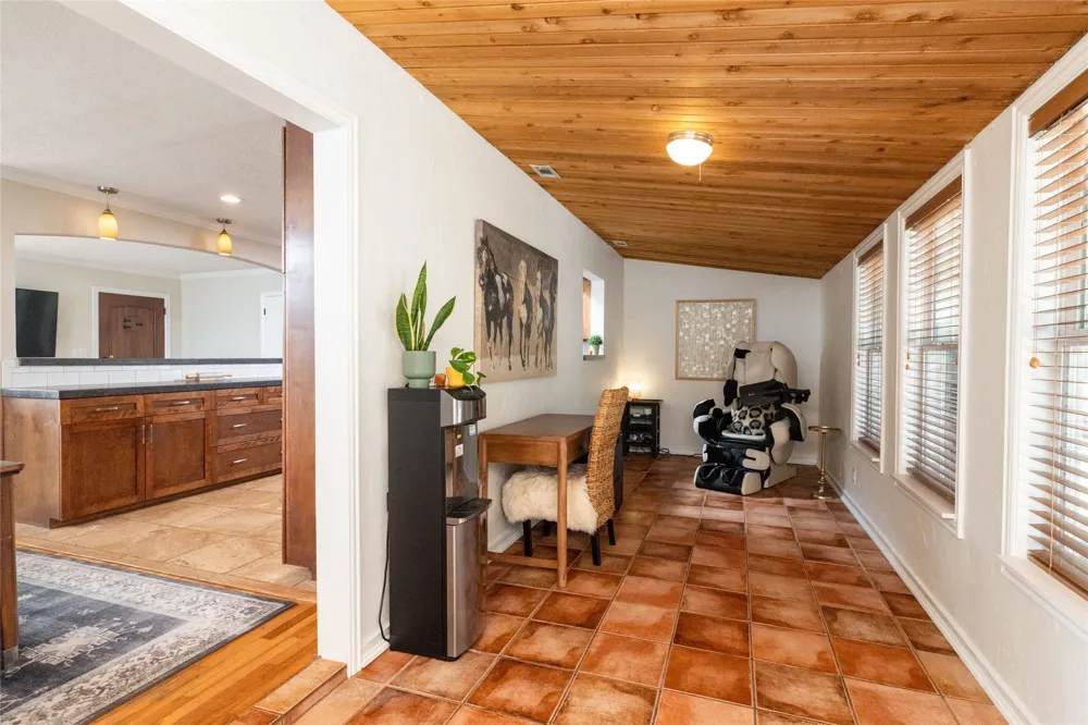 211 Crest Ridge Circle Lakeside, TX 76108
