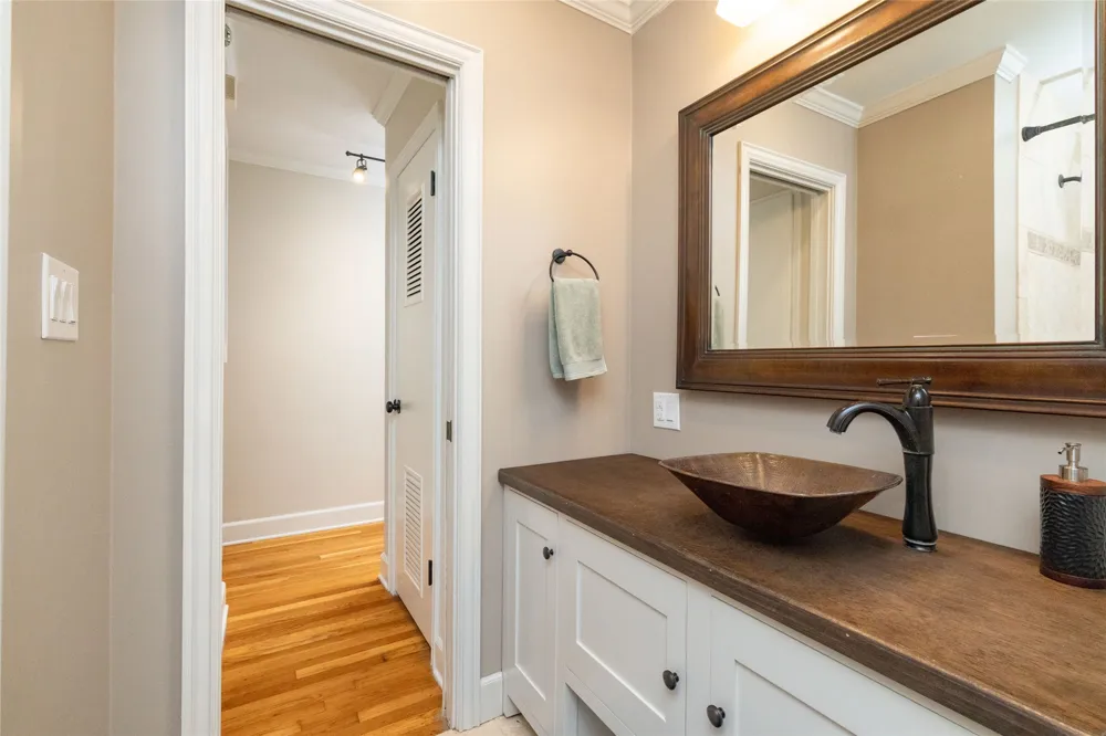 211 Crest Ridge Circle Lakeside, TX 76108