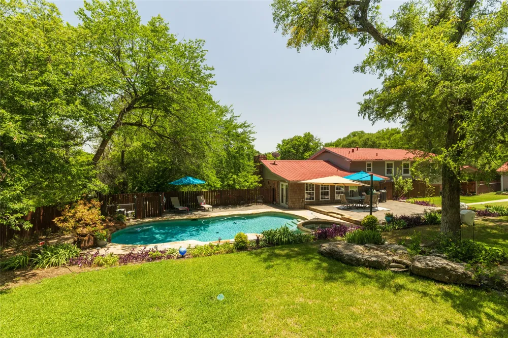 211 Crest Ridge Circle Lakeside, TX 76108