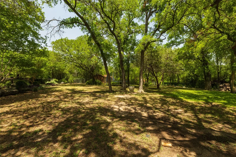 211 Crest Ridge Circle Lakeside, TX 76108