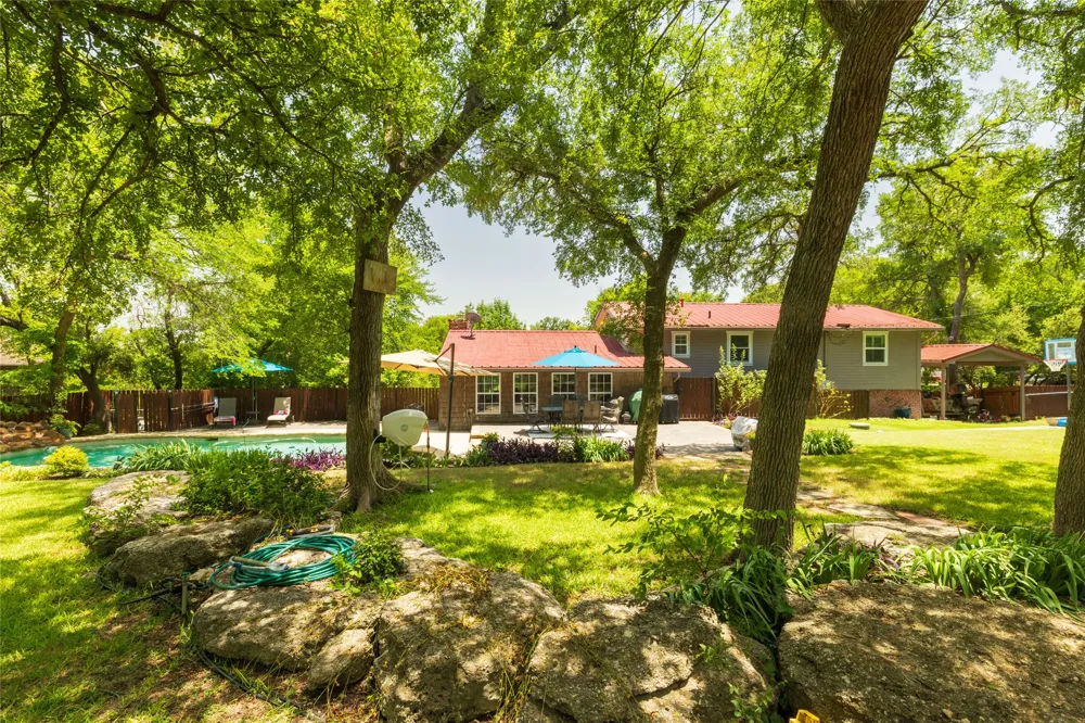 211 Crest Ridge Circle Lakeside, TX 76108