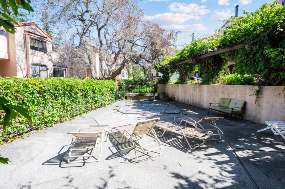 2391 Lyall Way Belmont, CA 94002